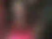 Des gants en latex partout sur les jambes en nylon de la maîtresse vivian et sur ta bite.