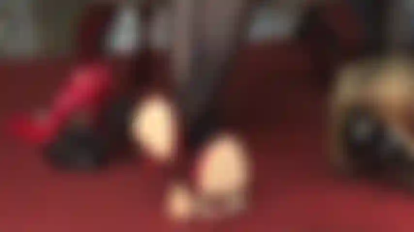 Ta bite d'esclave inutile et molle est le repose-pieds de maîtresse vivian. Son talon aiguille dans ton entrejambe, travaillant ta tige flasque, maîtresse sait qu'il est temps de te mettre en chasteté.