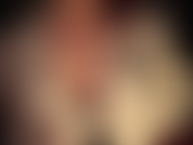 Du satin blanc soyeux sensuel associé à du cuir et des collants - maîtresse vivian connaît votre faiblesse pour le satin brillant et les collants brillants et sait exactement comment taquiner votre petite bite...