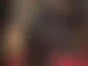 Fétichiste du pvc et branlette gantée, assise sur le visage - votre déesse fétichiste brillante en pvc noir intégral avec de hautes bottes taquine votre bite avec votre fétiche préféré, le vinyle noir... En particulier des gants.