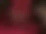 Caresse ta bite d'esclave jusqu'à mes pieds collants en nylon marron foncé brillant.