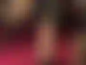 C'est ici que tu appartiens - adore-toi à mes pieds, taquinée par mes jeux de chaussures et de balancement, cravache à la main.