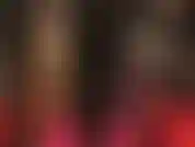 Maîtresse frotte ta bite partout sur ses bottes et gants en cuir noir sexy.