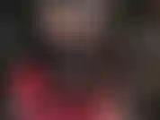 Un énorme gode ceinture noir de 17 pouces et la délicieuse salive de ma maîtresse dégoulinant de ses lèvres et de sa langue.