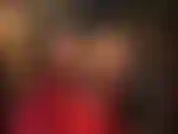 Des semelles en nylon souple et des collants, j'adore le cul - ne prendriez-vous pas simplement plaisir à frotter votre bite d'esclave sur mes pieds et mon cul parfait recouvert de nylon, ou peut-être entre ma chaussure et mon pied ?!