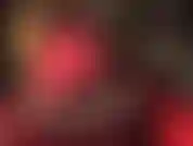 Maîtresse vous taquine en bas à coutures soyeuses, jarretelles et culotte en dentelle, vous encourageant à vous branler tout en caressant un de ses gros godes-ceintures blancs recouverts de nylon. Caressez-vous doucement avec moi.