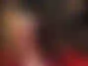 Une déesse qui exhibe ses talents dans cette incroyable tenue en caoutchouc, avec des bas en dentelle sur du latex. J'adore le cul et j'allume les bites.