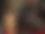 Si vous aimez une tenue fétichiste extra brillante, alors c'est pour vous - votre maîtresse dans une combinaison moulante en pvc noir brillant.