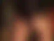 Maîtresse vivian, élégante comme un agent correctionnel avec une casquette en cuir et des lunettes de soleil, vous infligeant la punition que vous méritez. Domination par gode ceinture.