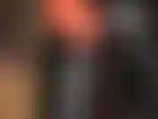 Maîtresse vivian est votre déesse en latex en couches de caoutchouc brillant et serré.