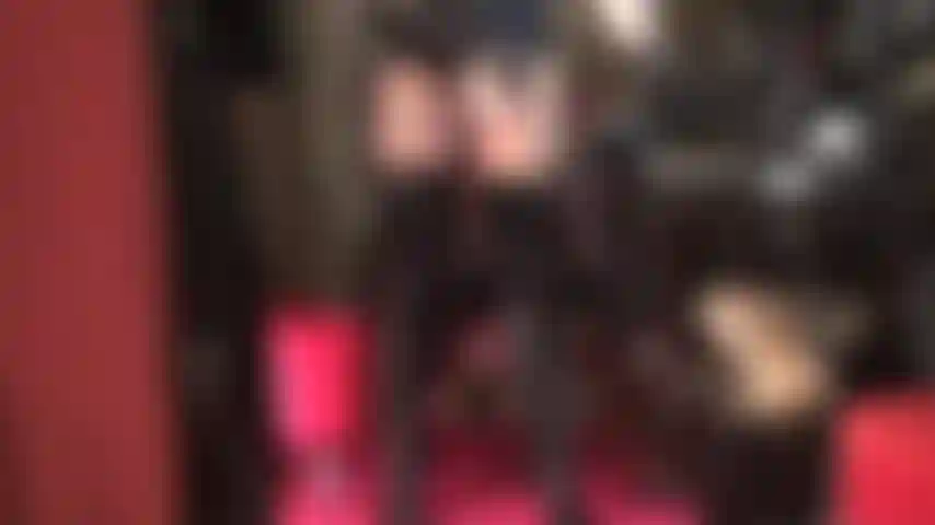 Une maîtresse avec beaucoup de bites - les putes affamées de bites de la maîtresse vivian ne peuvent jamais en avoir assez de ses grosses bites.