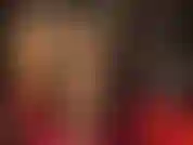 Fétichiste du nylon : bas en dentelle sous les collants et deux couches extra brillantes. Jambes et fesses parfaitement brillantes.