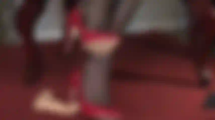 Ta pathétique bite molle mérite d'être punie par les talons hauts de maîtresse vivian.