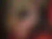 Les pieds et les jambes nus sont ta faiblesse, je sais comment les utiliser...