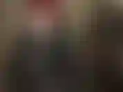 Fétichiste des cols sautés - maîtresse vivian fait sauter les cols des chemises à boutons, des manteaux en vinyle et des vestes en cuir, taquinant ces beaux grands cols avec un gode.