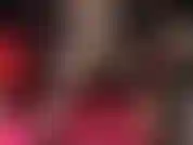 Une courte allumeuse sexy des jambes en collants soyeux et des talons parfaits de la maîtresse.