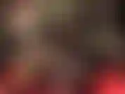 Profitez de cette séance de jambes très sexy dans des collants superposés et des escarpins à imprimé léopard, une robe courte moulante sexy et des gants en satin.