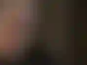 Masque facial en nylon bronzé brillant - si c'est votre fétiche, profitez d'une maîtresse dans un masque collant brillant.