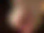 De près et en personne avec les pieds nus de maîtresse vivian. Si proche qu'on peut presque les goûter.