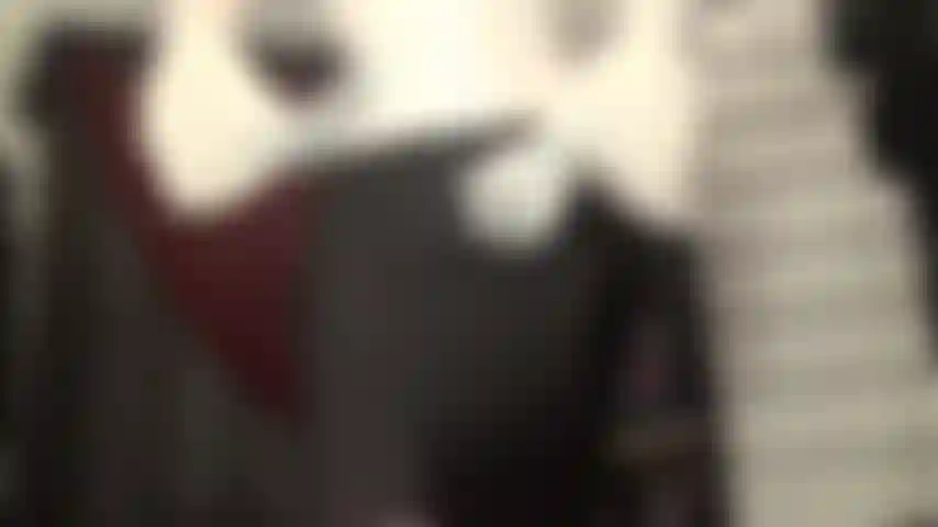 Une bite de poule mouillée avec une culotte en satin qui te taquine - regarde-toi, la bouche ouverte, en train de baver sur toi-même, à la vue de la grosse bosse de ta maîtresse. Sous sa jupe moulante se cache une culotte en satin rose. Oh, ta maîtresse te fait gémir et gémir... Suppliant de t'adorer.