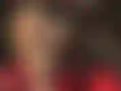 Des bas nylon rouges sexy, suivis de couches de collants incroyablement brillantes. Waouh ! Tellement brillante !