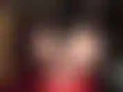 Maîtresse vous rend accro à son cul nu et à ses pieds.