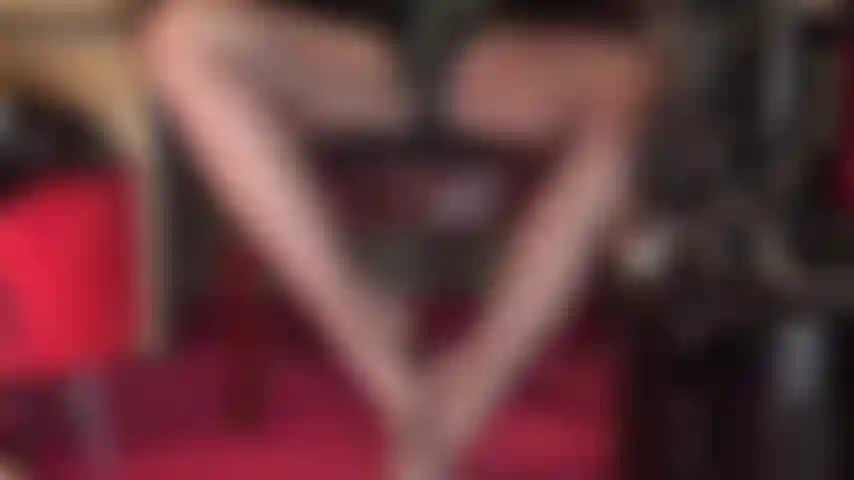 À quel point veux-tu glisser ta bite entre ces arches hautes en nylon sexy ?