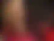 Cul et jambes en collants brillants et talons hauts.