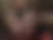 Je suis une maîtresse portant un gode ceinture de 8 pouces.