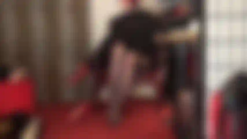 Cul chaud et pieds en collants noirs avec orteils renforcés.