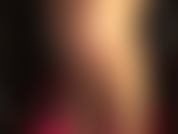 J'adore les collants brillants. J'adore mes bas nylon brillants et sexy et mes jolies mules en cuir dans lesquelles tu aimerais glisser ta bite d'esclave.
