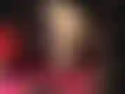 Une allumeuse pieds nus - passe ta langue entre mes délicieux orteils et sur toutes mes semelles ridées...