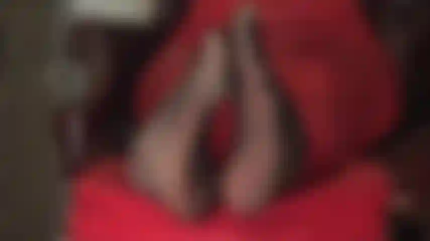 Fétichiste des pieds - mes orteils bougent dans des collants noirs très transparents.