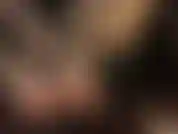 Je jouis sur les beaux pieds de ma maîtresse aux ongles peints en rouge. Dans ce clip rare, ma maîtresse caresse son gode-ceinture noir sur tous ses pieds.