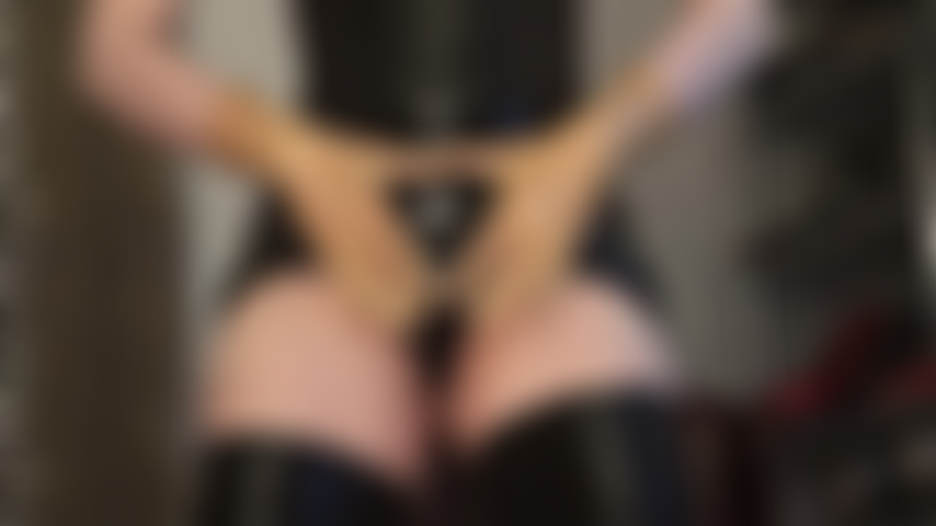 Findom - alors tu veux entrer dans cette culotte en latex...