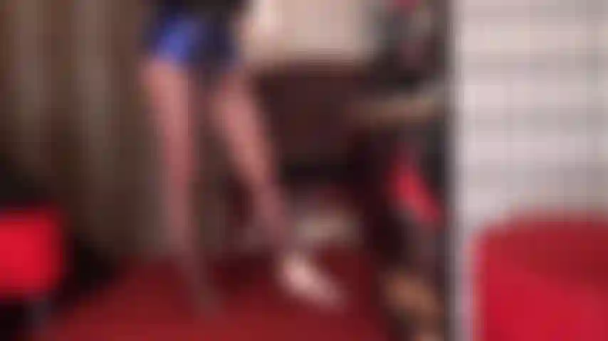 Branleuse de chaussettes - rien ne t'excite plus qu'une chaussette puante de femme pour te branler. Mets une chaussette sale sur ta bite et branle-la.