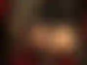 Adoration du cul avec un énorme gode blanc. Regarde-moi pousser et taquiner avec mon cul à genoux sur une chaise et vêtue de collants transparents nude.