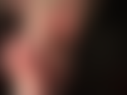 J'admire les merveilleux pieds nus de maîtresse vivian. J'inhale leur parfum enivrant.