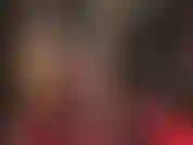 Bas nylon noirs, perruque blonde, strapon noir de 8 pouces - la maîtresse superpose une paire de bas noirs, change pour un body en nylon transparent et prend une grosse bite noire avec une perruque blonde chaude pour vous taquiner.