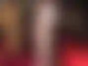 Lingerie blanche transparente et bas en dentelle.