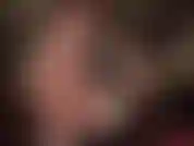 De jolis collants transparents brillants de couleur lavande sur des jambes nues et des pieds sexy pour taquiner mes sous-marins en nylon et mes fétichistes.