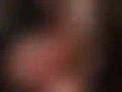 J'adore les pieds nus et les bas - taquinée par mes pieds nus, et un bas en nylon entièrement façonné tiré sur mon pied et un gode pour frotter partout.