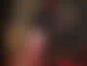 Viens ici, ma salope ! Ta déesse du latex caresse et enfonce un de ses gros godes-ceintures. Vêtue de caoutchouc moulant, de bas en dentelle superposés sur du latex, et d'un gode stryker attaché...