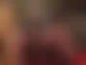 Je te fourre une bite en nylon, j'enfonce lentement mon énorme gode ceinture noir recouvert de nylon dans ton trou du cul serré. Je sens mon bas soyeux t'ouvrir si bien.