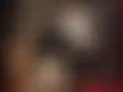 Une délicieuse salive - goûte la salive de ta déesse en latex.