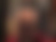 Une vue de derrière - vous pouvez simplement imaginer la maîtresse caressant son énorme bbc tout en abaissant son cul de collant parfait sur votre visage.