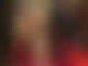 Des bas et des collants brillants - en commençant par des bas noirs transparents, des culottes et des bas en dentelle sexy, votre déesse en nylon ajoute plus de couches pour des fesses, des jambes et des pieds extra brillants.