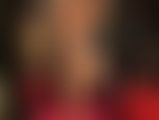 Jambes en nylon – tout simplement irrésistible. Maîtresse vivian a les plus belles jambes et les plus beaux pieds du web, ici en collants nude soyeux et brillants et escarpins à talons en acier rouge éclatant.