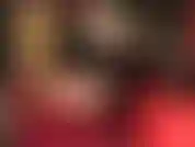 Une séduction pure et brillante - adorez mon cul, mes hanches, mes cuisses et mes jambes dans des collants brillants superposés sur des bas en dentelle soyeuse blanche.