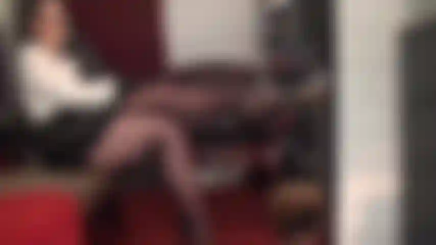 Ces collants marron foncé vous laisseront sans souffle, au plus tard lorsque maîtresse vivian posera son cul sur votre visage...